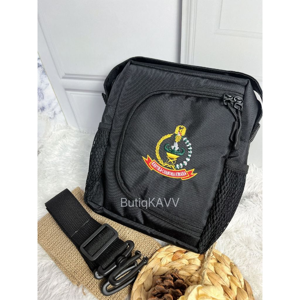 Tas Olahraga Persit Warna Hitam Logo Bordir