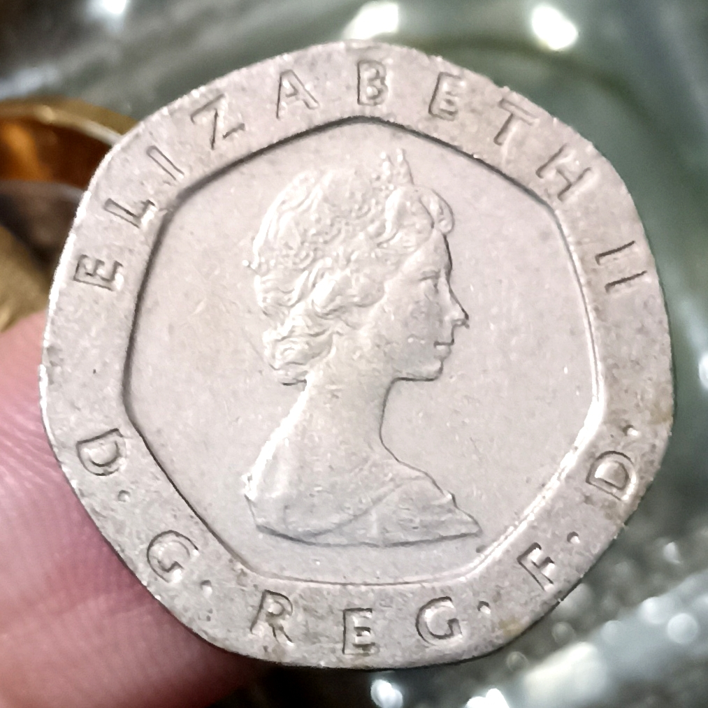 Koin Kuno Asing Inggris UK 20 Pence - Elizabeth II Tahun 1982