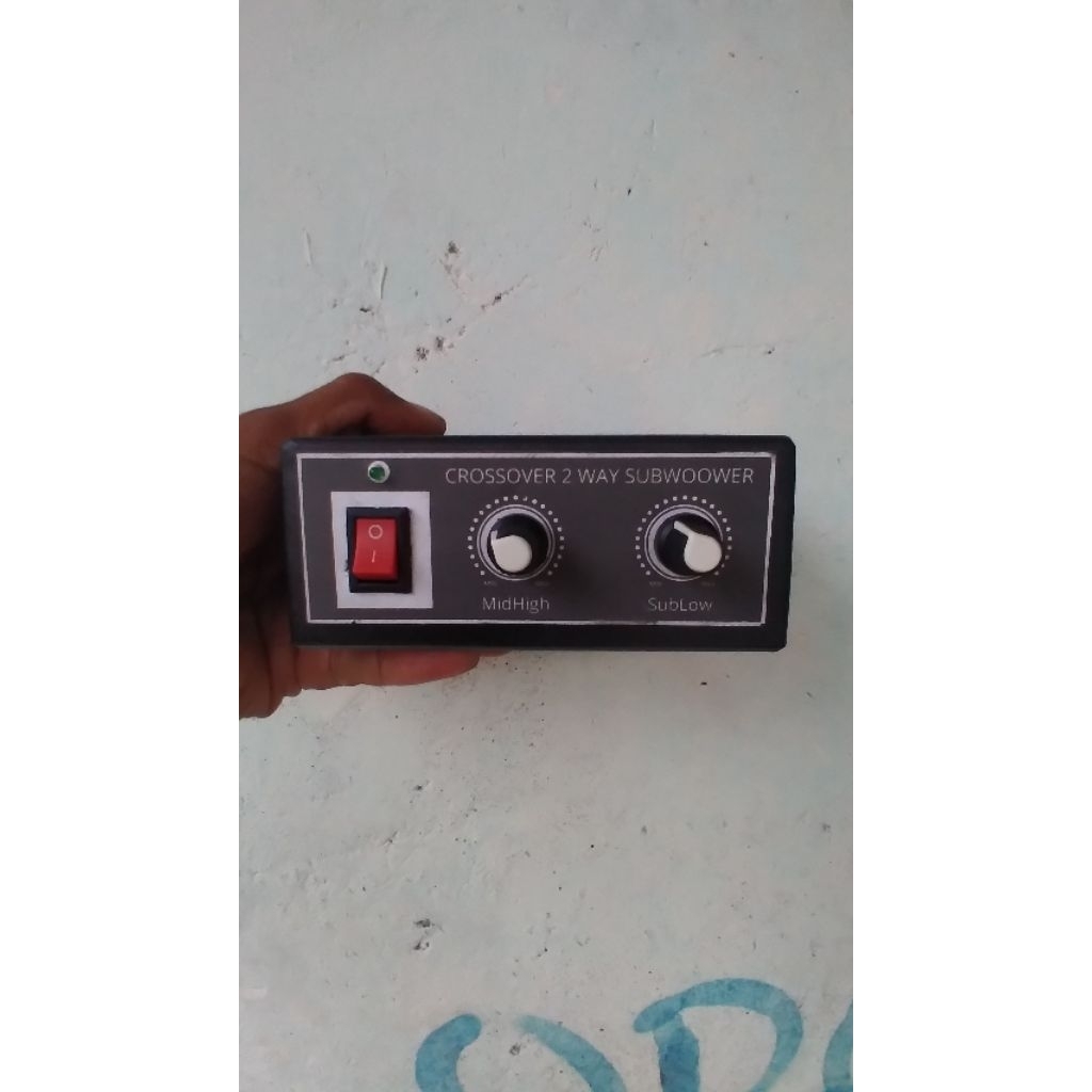 Crossover aktif 2 channel subwoofer dan mid high