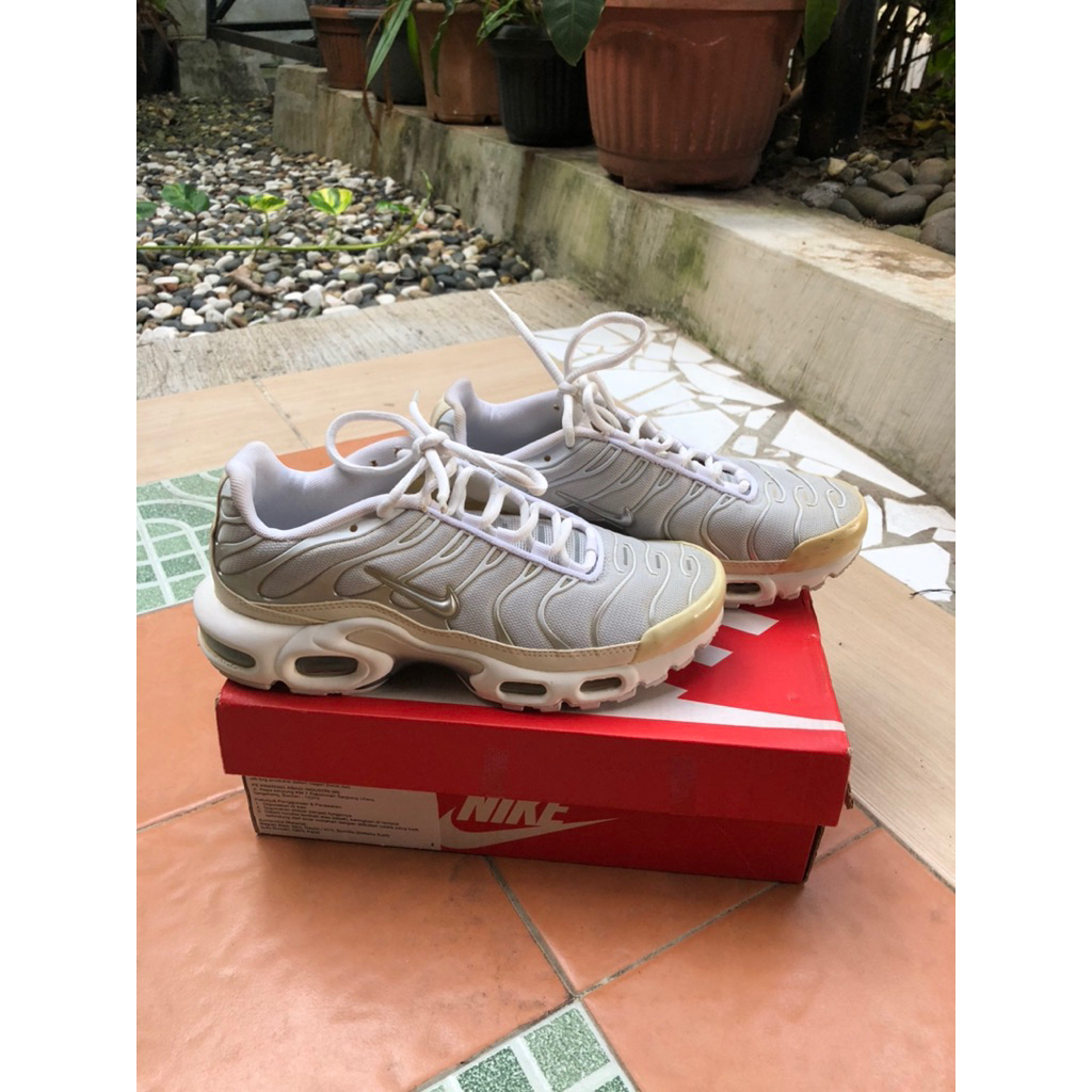 Preloved Nike Air Max TN Plus Triple White Original Sepatu Sneakers Ukuran 38