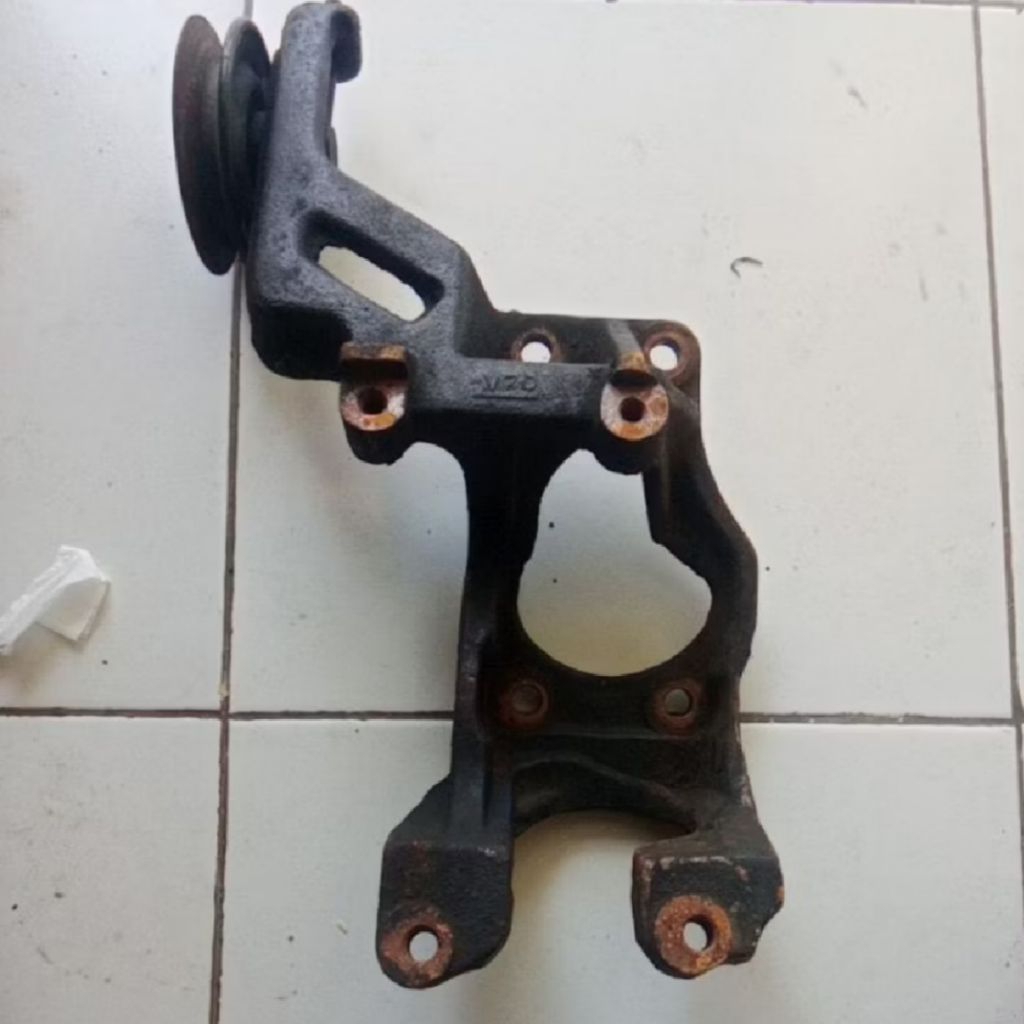 Bracket Dudukan Pompa AC Toyota Kijang Super 5k Original