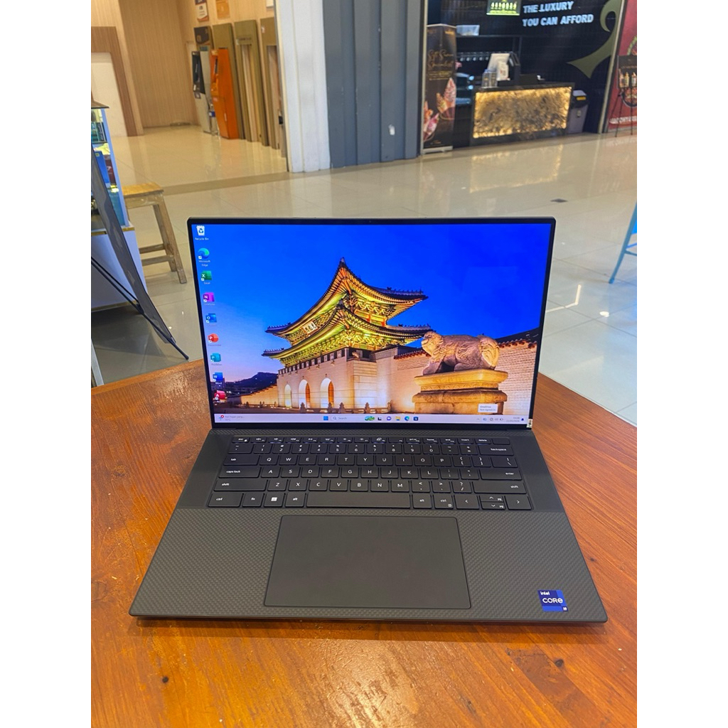 Dell Precision 5570 - 15,6 inch ( Touchscreen)  i9 32/1 TB