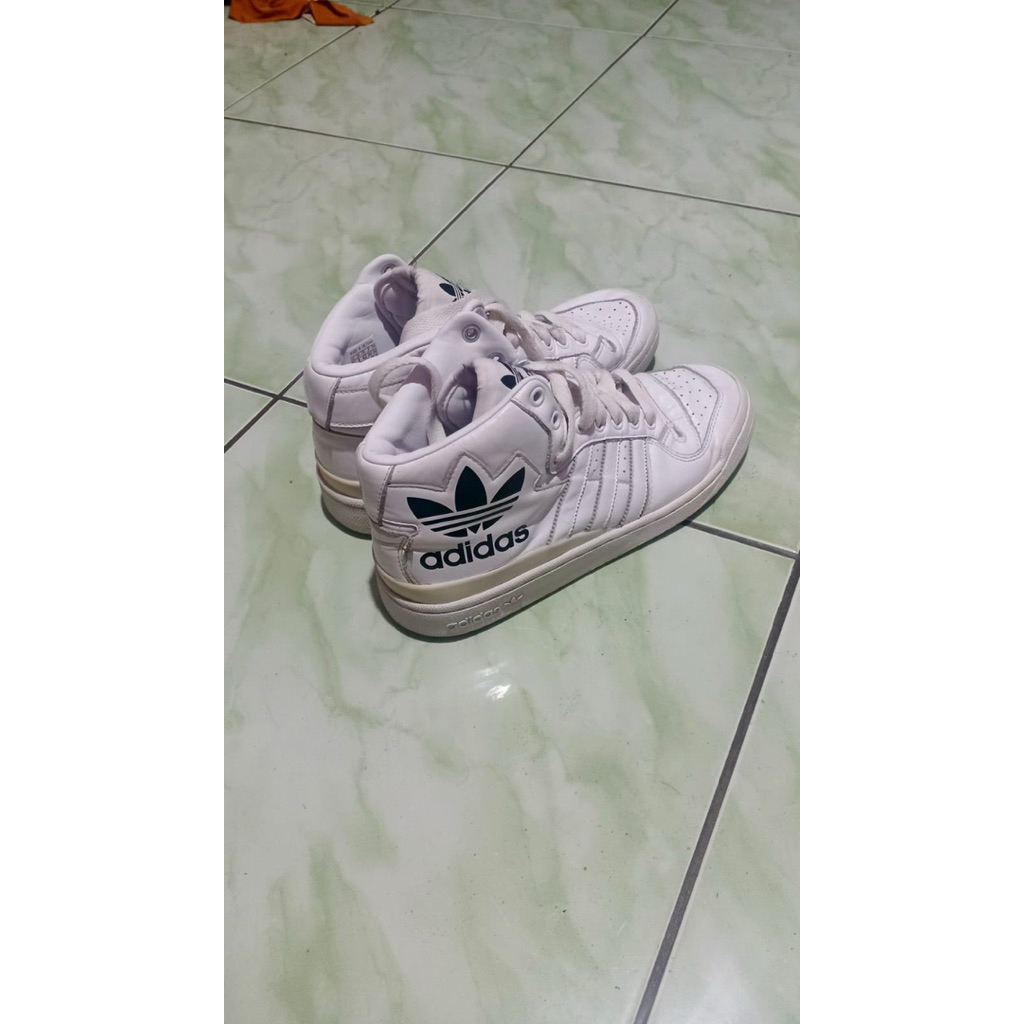 sepatu adidas putih