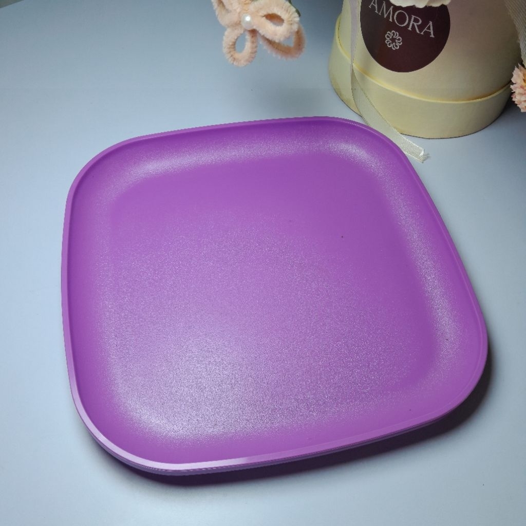 lucheon plate tupperware / breakfast plate