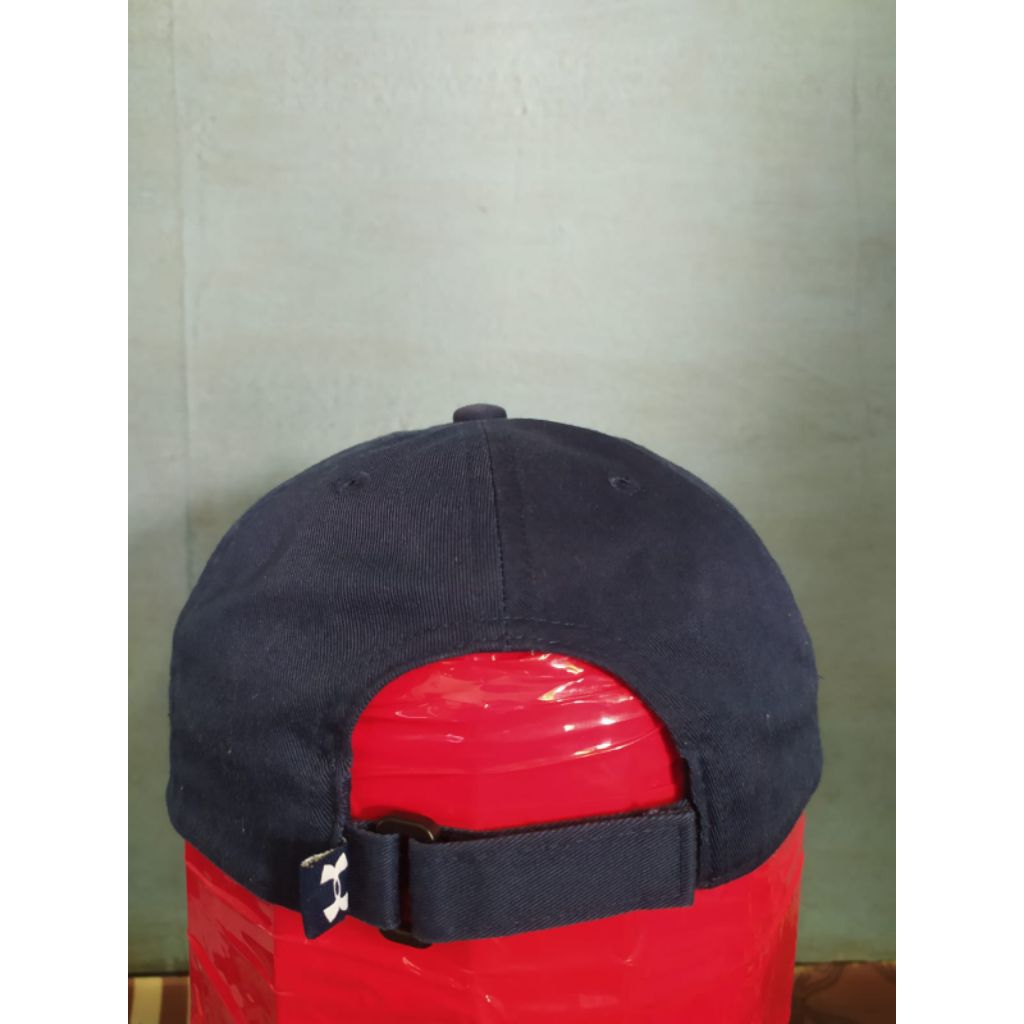 topi under armour
