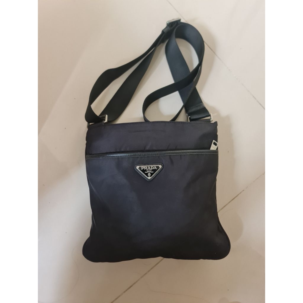 201. Prada Tessuto Nylon with Leather Black Sling Messenger Bag Men Pria Preloved Nylon with Leather