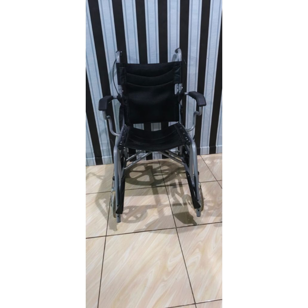kursi roda preloved / preloved kursi roda / kursi roda second