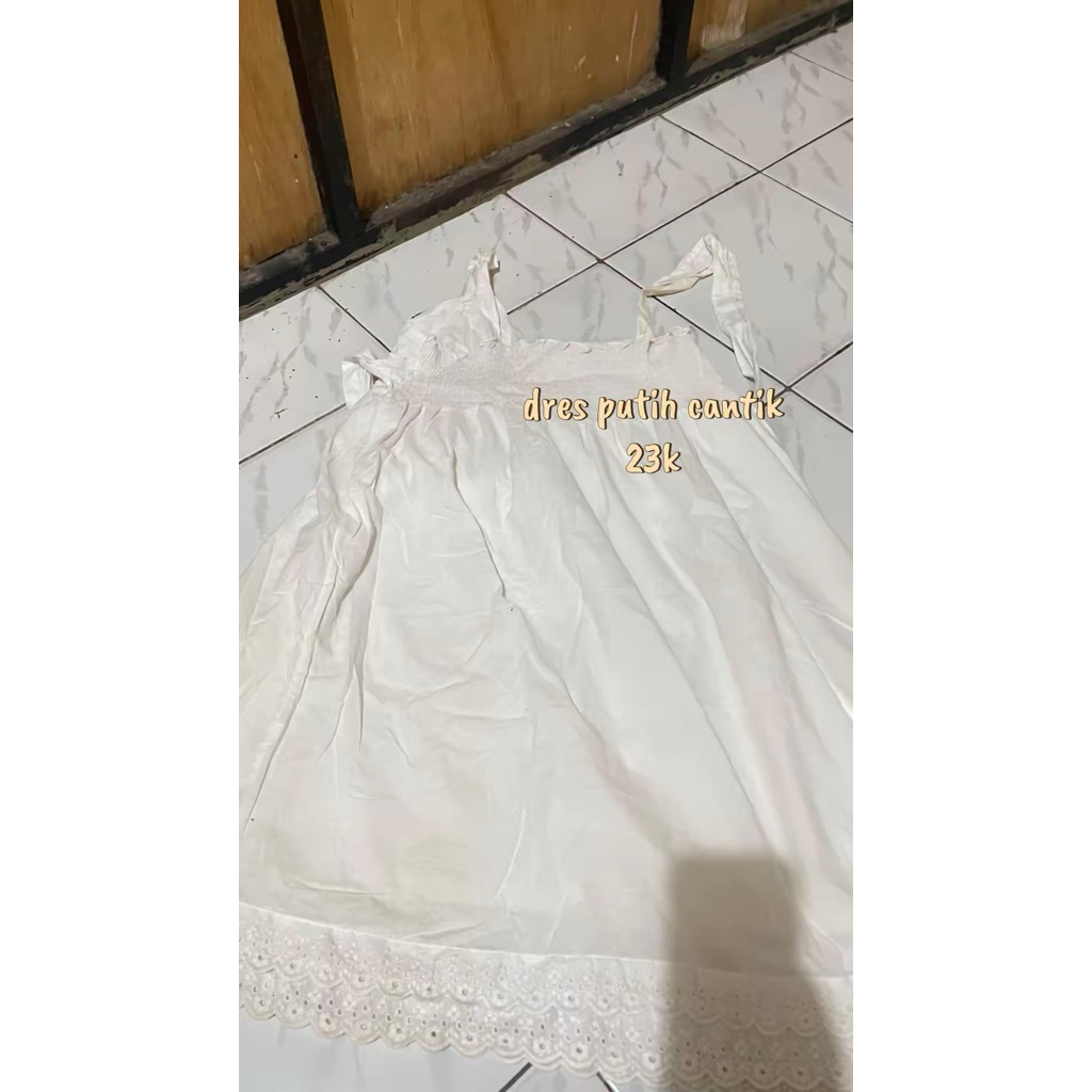 dres cantik putih wanita