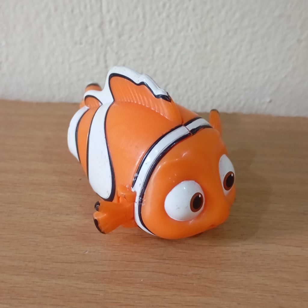 Bandai Finding Dory Nemo Swigglefish moving figure