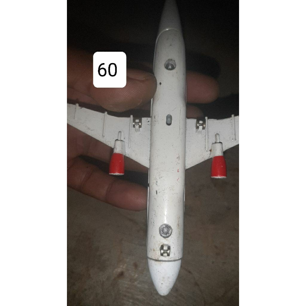 miniatur pesawat terbang airbush a320 air asia junk