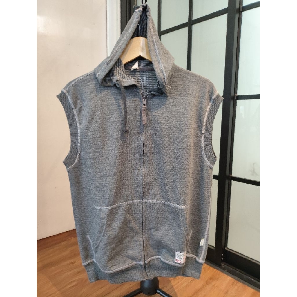 [PRELOVED]Hodie/Sweater vest abu tanpa lengan Details-Size XL
