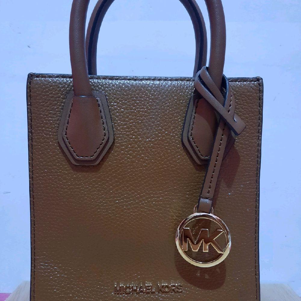 MK Mercer Tas Tangan Extra Small dengan Bahan Kulit Pebbled Kualitas Premium