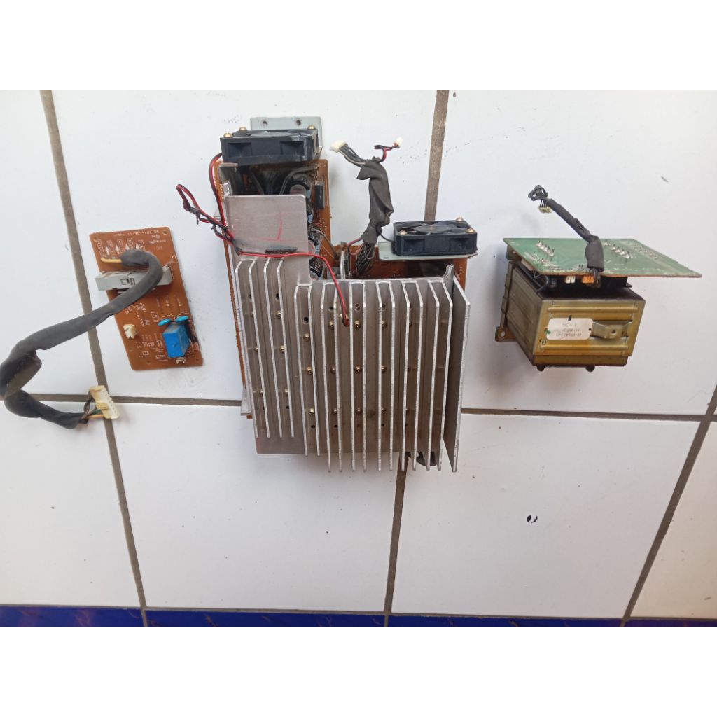 Mesin Subwoofer aktif Aiwa TSLW700HR