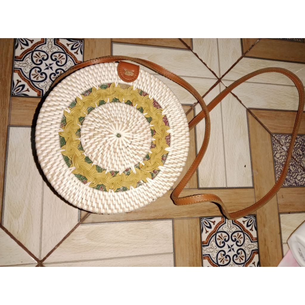 Tas slempang rotan bali