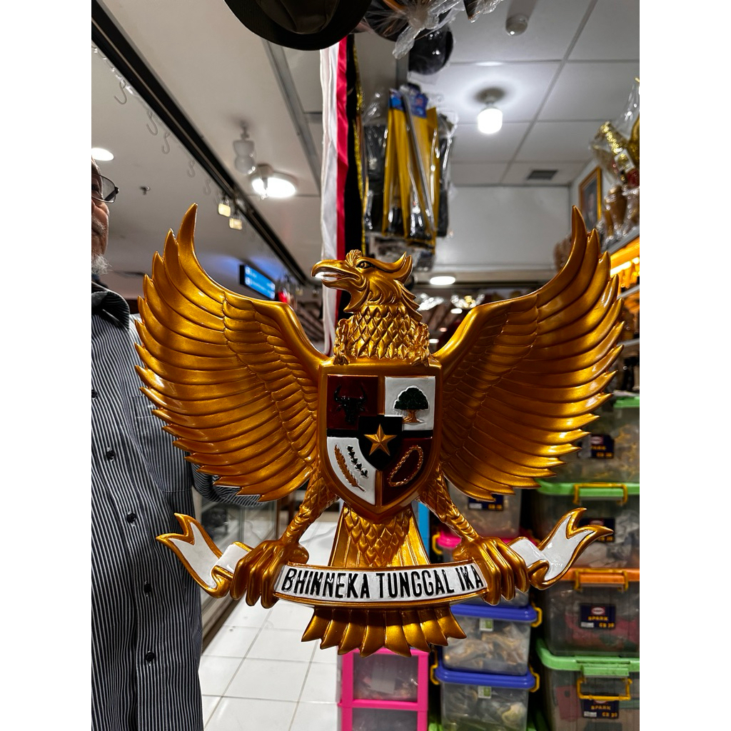 PATUNG GARUDA PANCASILA FIBER