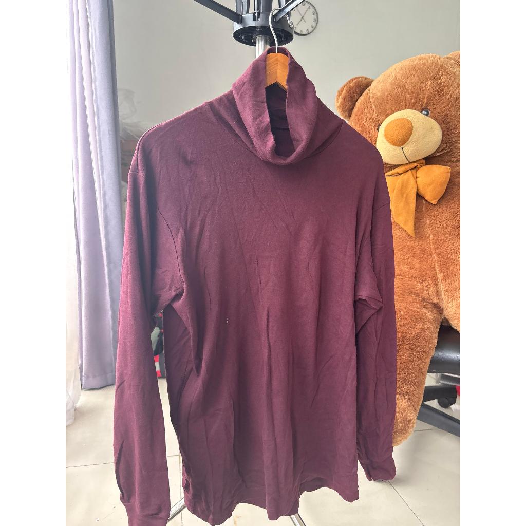 KOREAN & WINTER STYLE - KAOS TURTLENECK / MOCK NECK UNIQLO ORIGINAL MAROON