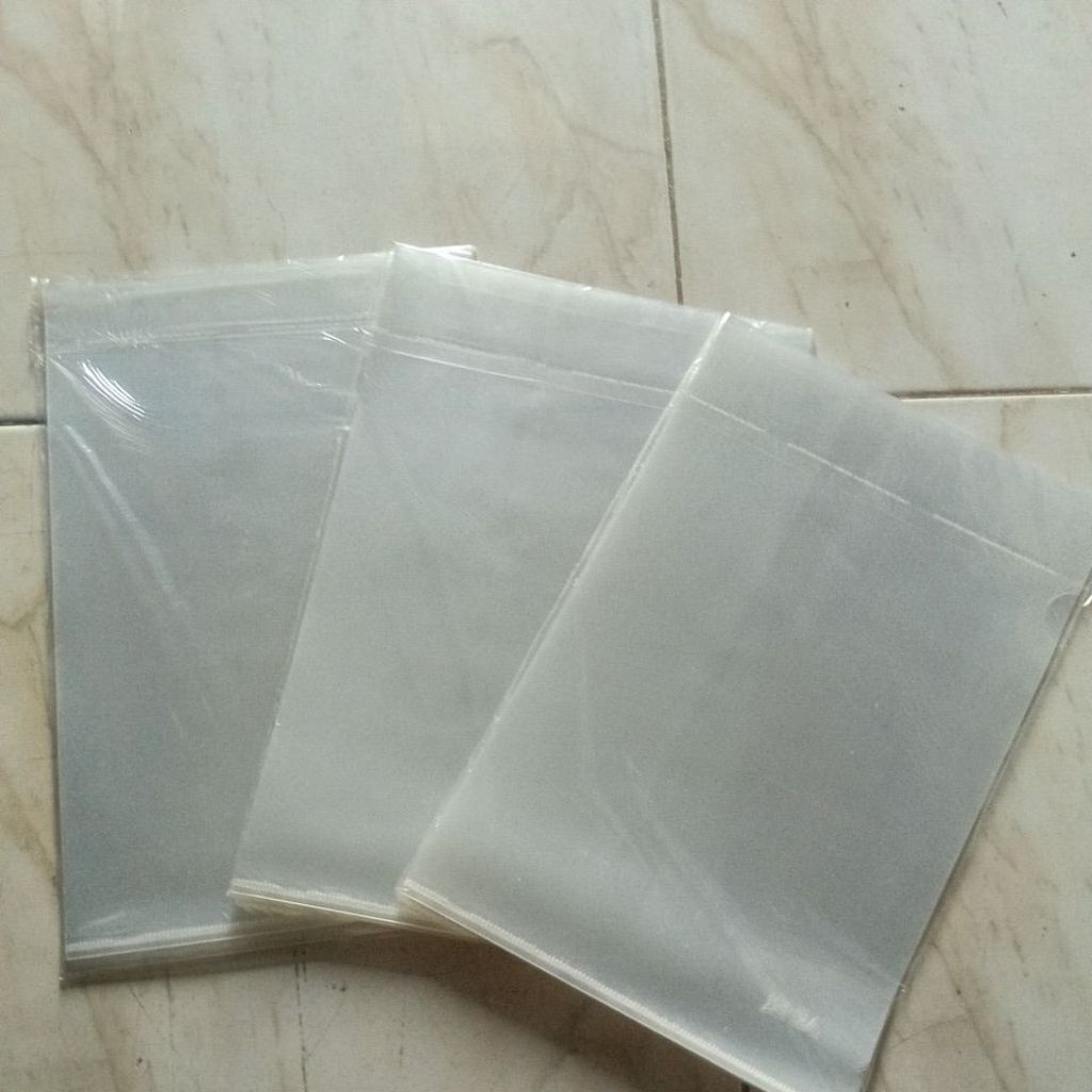MAP L BENING FOLIO F4 JENIA ISI 12 LEMBAR