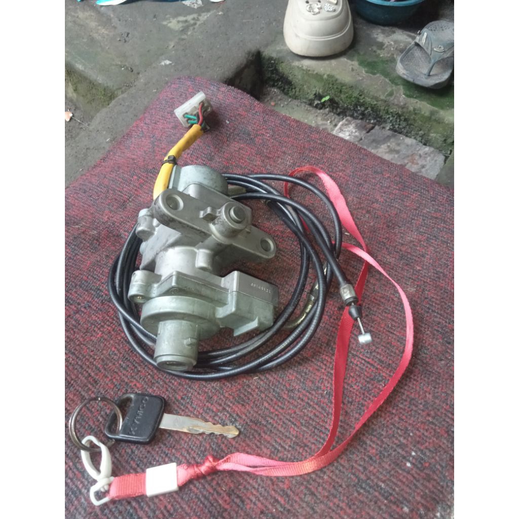 Set Kontak+Kabel Penutup Tangki dan Kunci jok Copotan Kymco free LX
