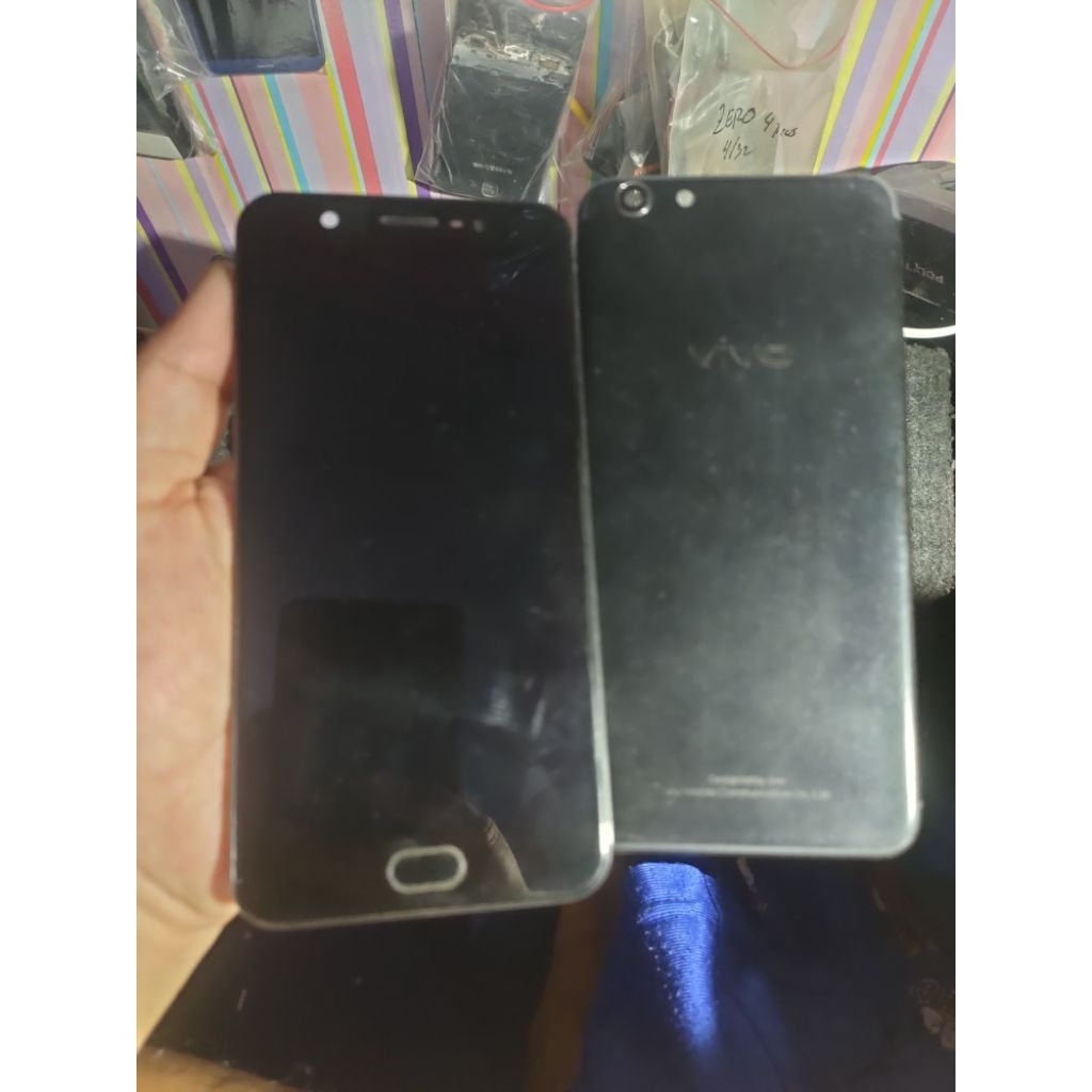 lcd vivo y69 lengkap papan casan... sentuh normal...jual tanpa mesin sama batrai aja