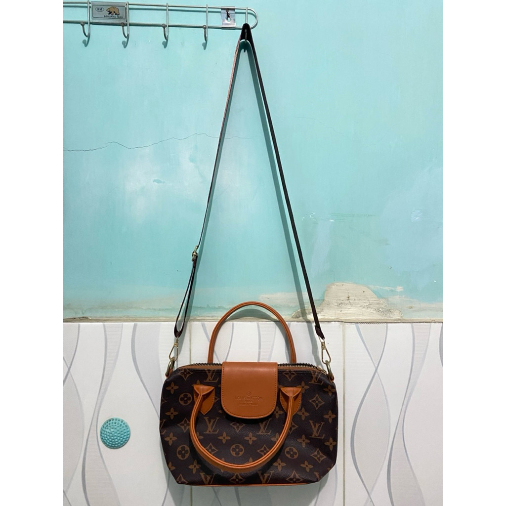 [PRELOVED] Tas Sling Bag Wanita LV