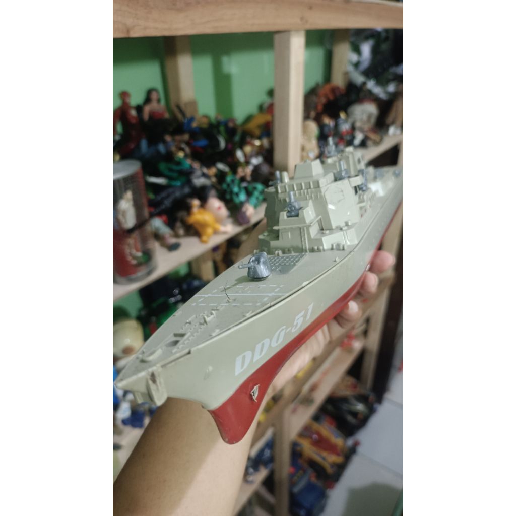 MINIATUR KAPAL PERANG MILITER