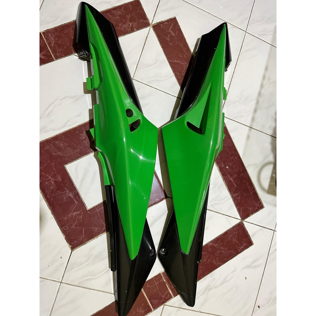 Body Belakang Ninja RR Old SE Gen 4 Original Gading