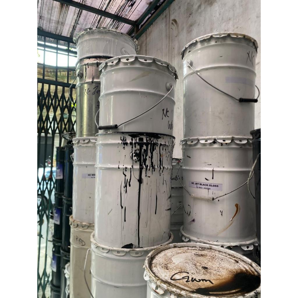 Ember Kaleng Kosong Cat Bekas 20kg Pail