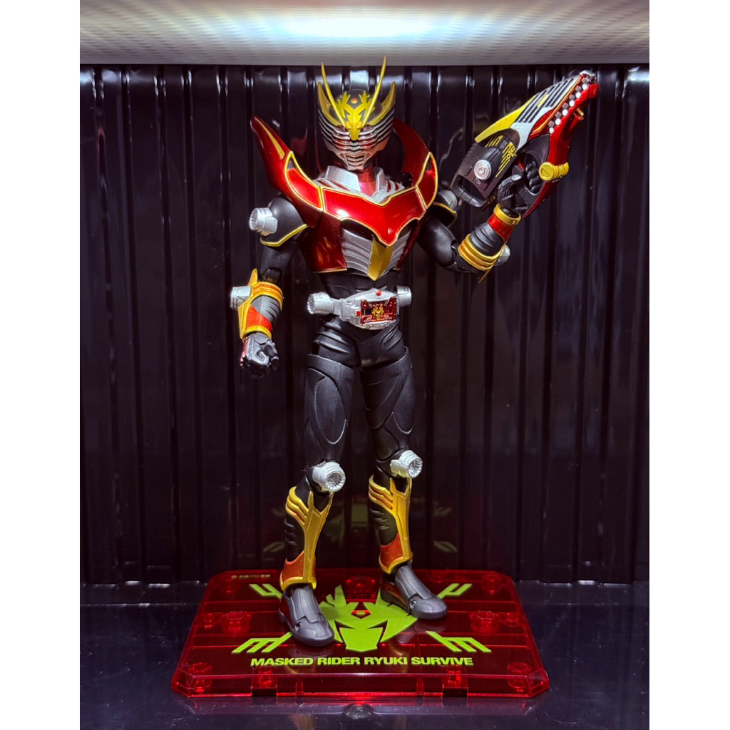SHF Kamen Rider Ryuki Survive Bandai