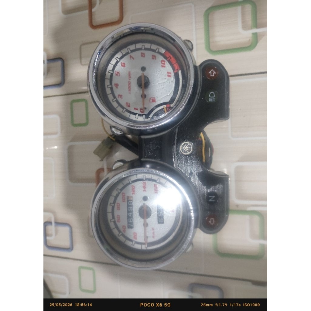 spidometer scorpio z baramg asli copotan komplit bagus jalan,normal semua,minus cuman ga ada pemuter