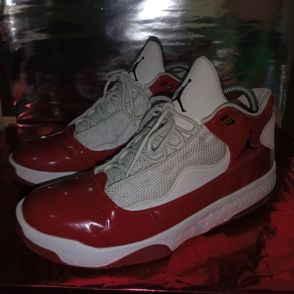Air Jordan Max Aura 2 size 44