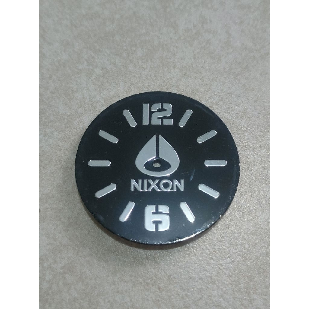 Dial jam tangan Nixon 36,5.mm second No 365