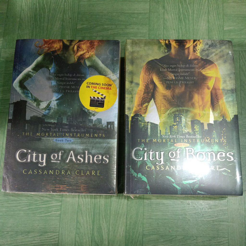 buku novel The mortal instrumens book one City of Bones dan book two City of Ashes book tree city of