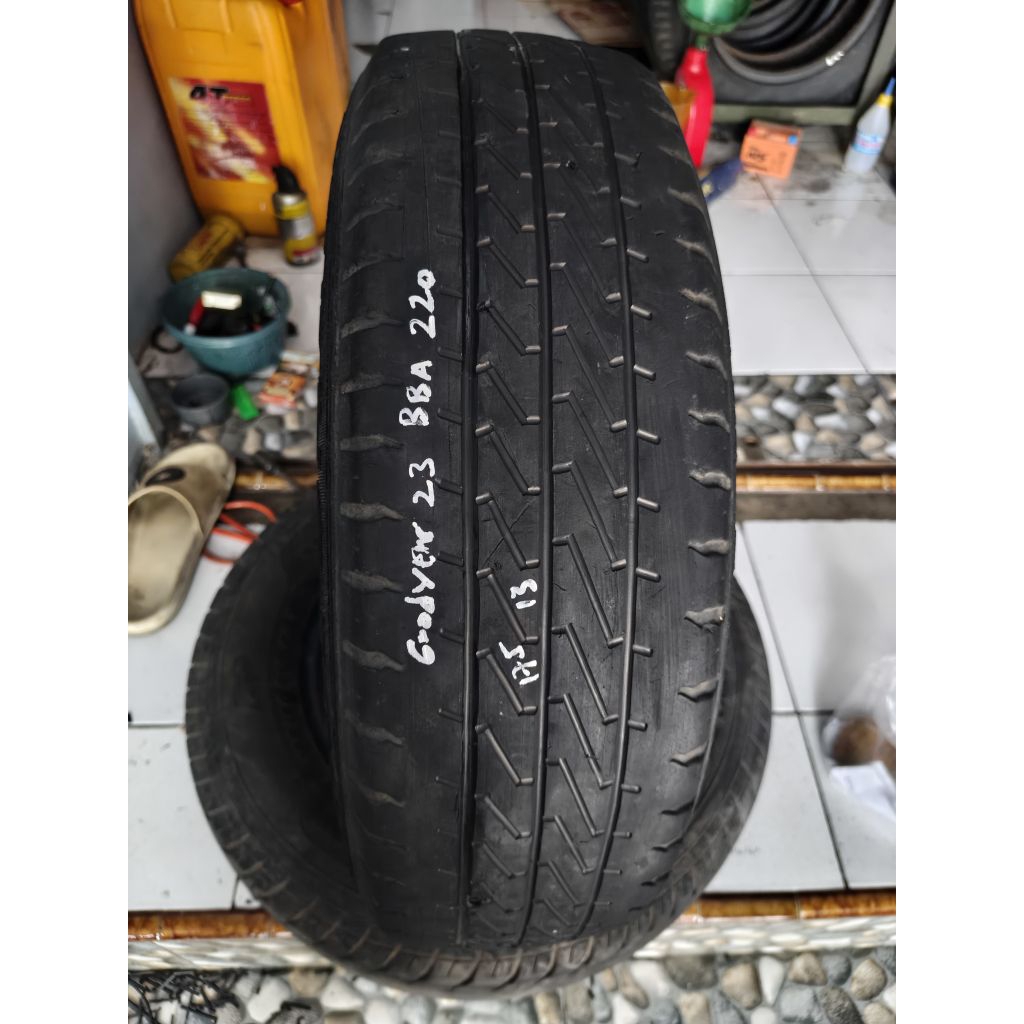 Ban Mobil bekas garitan Good Year Goodyear Wrangler DT 175 r13 13 8PR. Tambalan 1 tahun pembuatan 20
