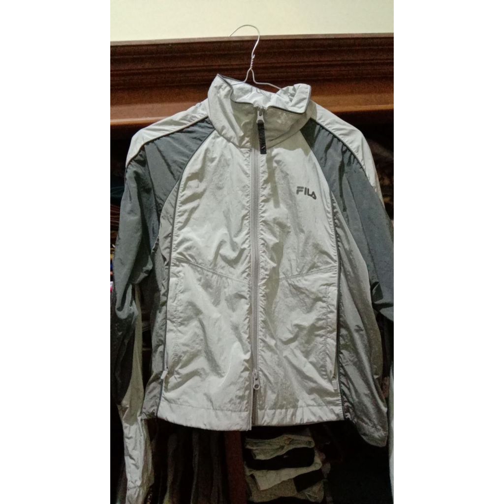preloved jaket olahraga