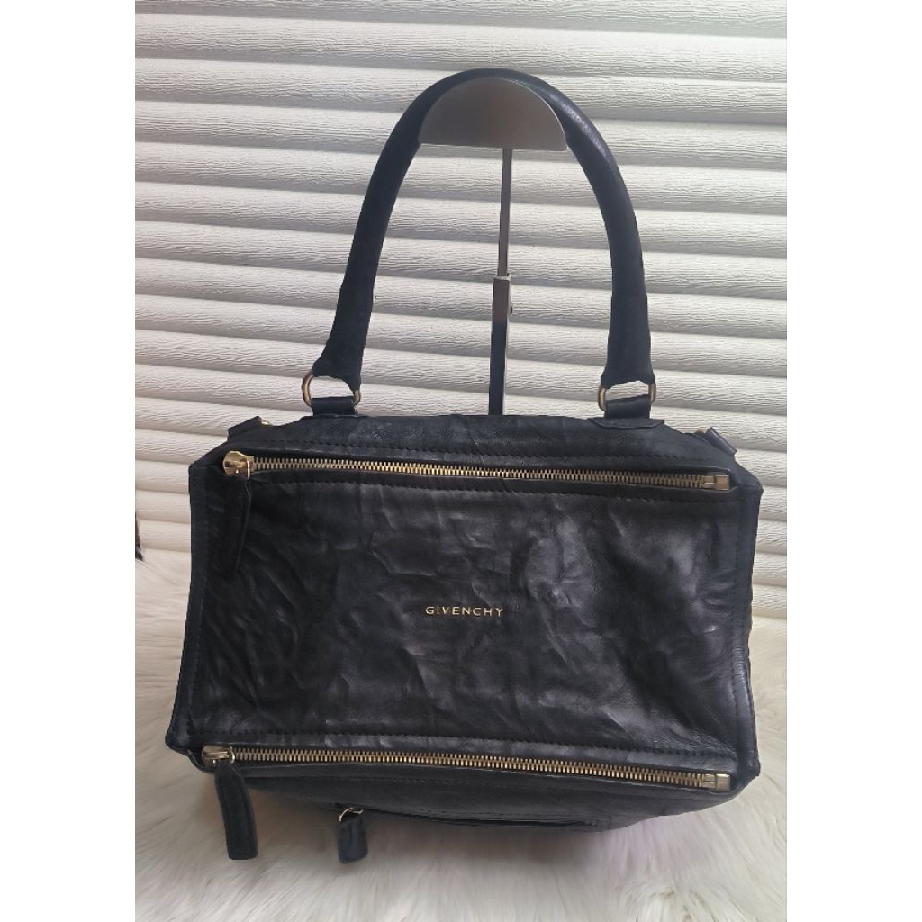 Givenchy Pandora bernoser