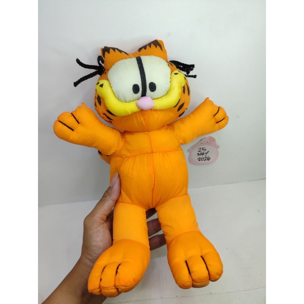 boneka Garfield vintage bahan parasut