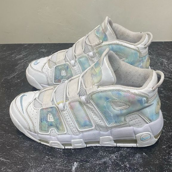 Sepatu Nike Air More Uptempo dengan variasi warna warni, ukuran 45 insole 29 cm, preloved/second ori