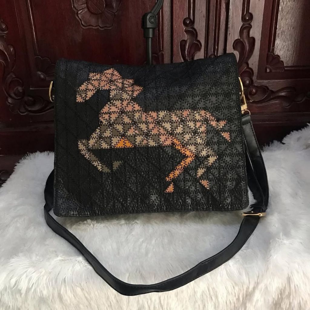 PRELOVED sling bag wanita second lapalette cupcake