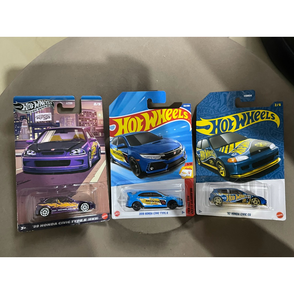 1 set Hot Wheels Honda Civic - 2018 Honda Civic Type R + 92’ Honda Civic EG + 99’ Honda Civic Type R