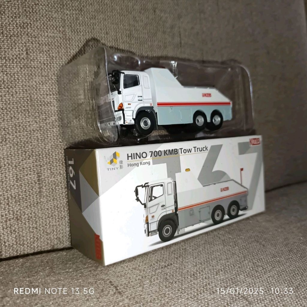 Hino 700 KMB tow truck tiny diecast