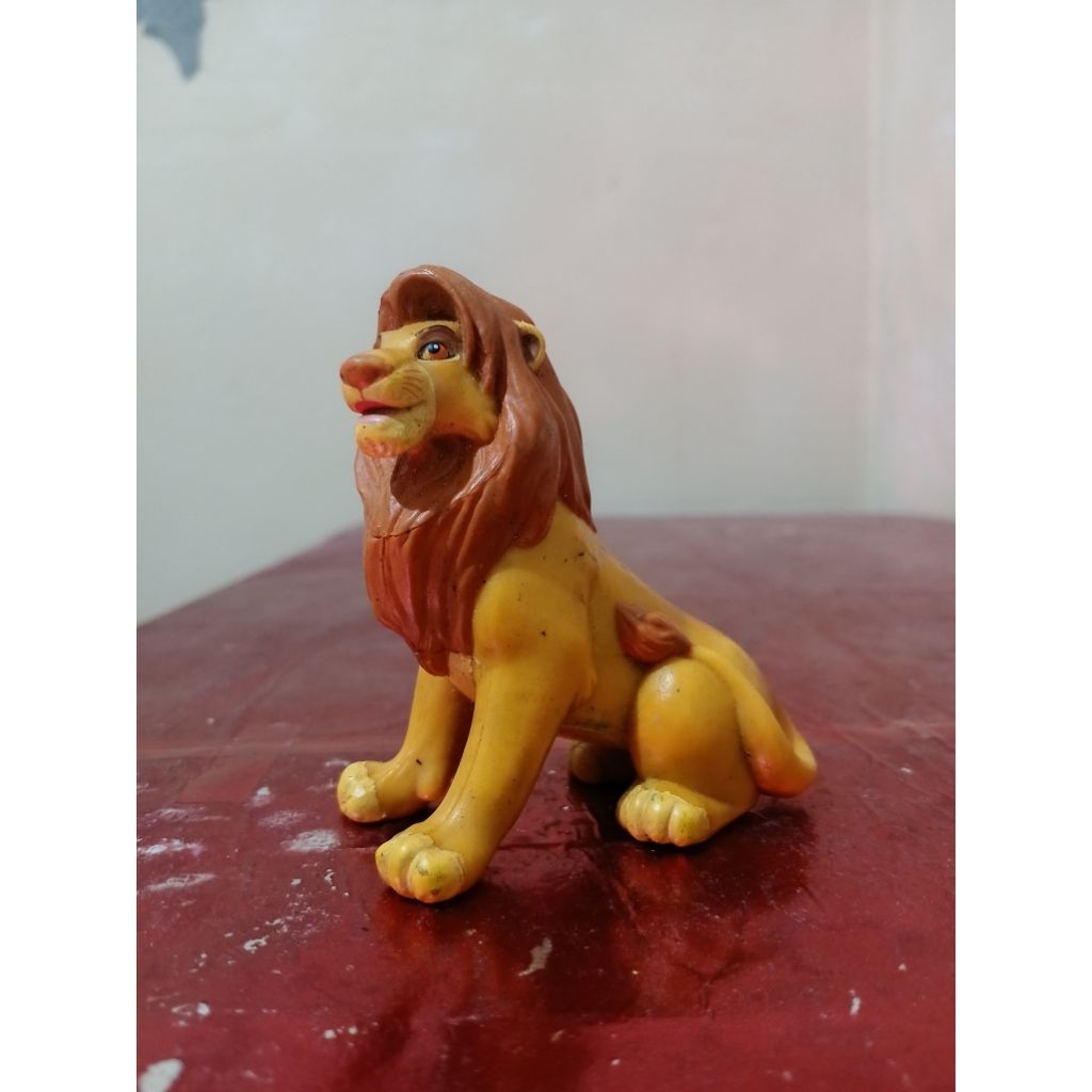Mainan figure the lion king simba