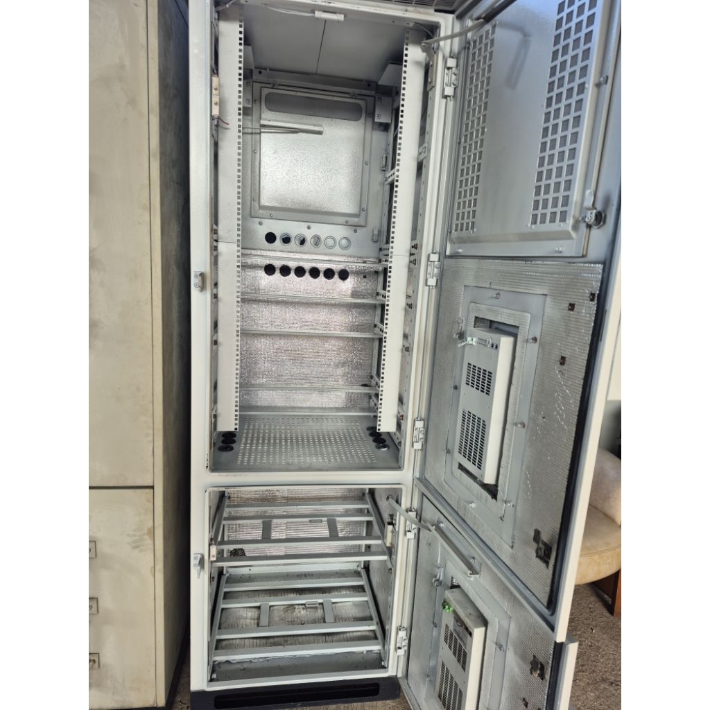 rack server  outdoor 42 U peredam