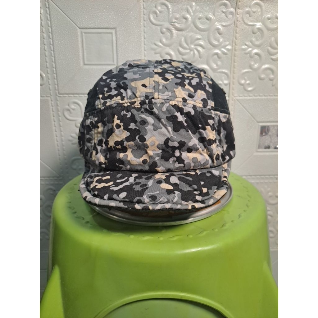Topi sepeda visor lemes visor pendek second/bekas