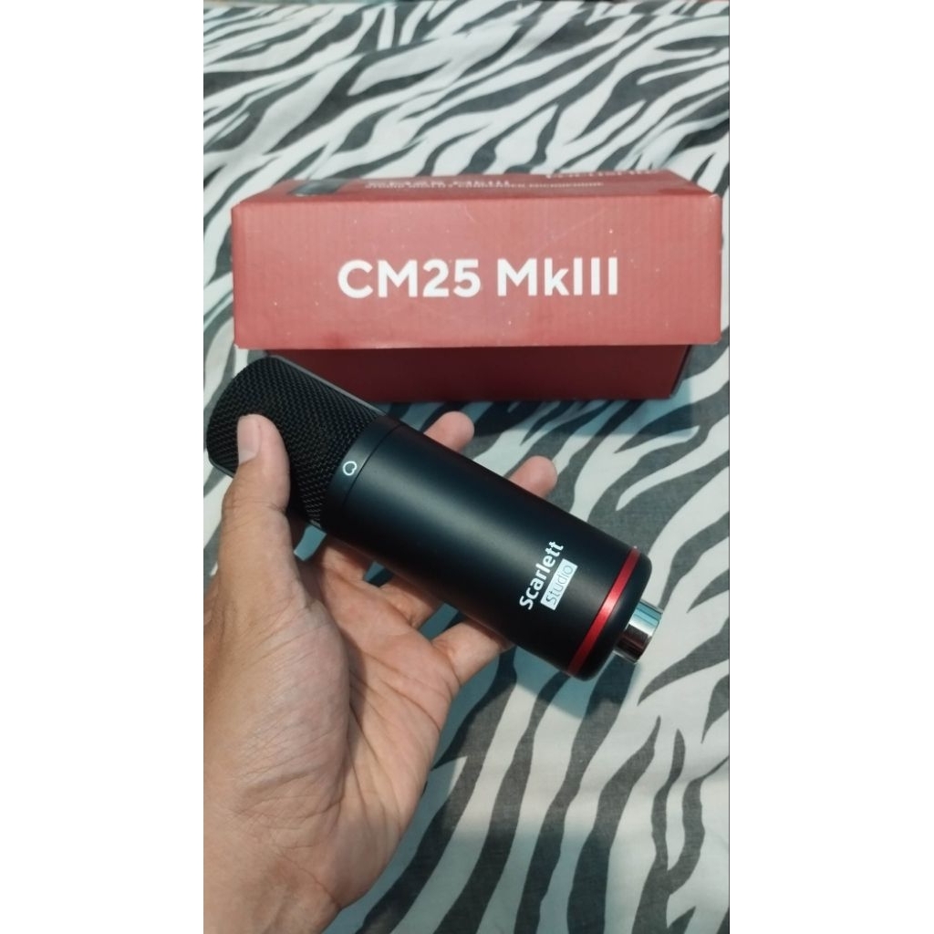 Mic Studio Condensor Scarlett Focusrite CM25