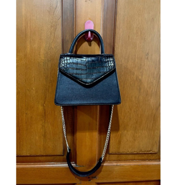 Berry Benka Sling Bag, Clutch, Hotpants