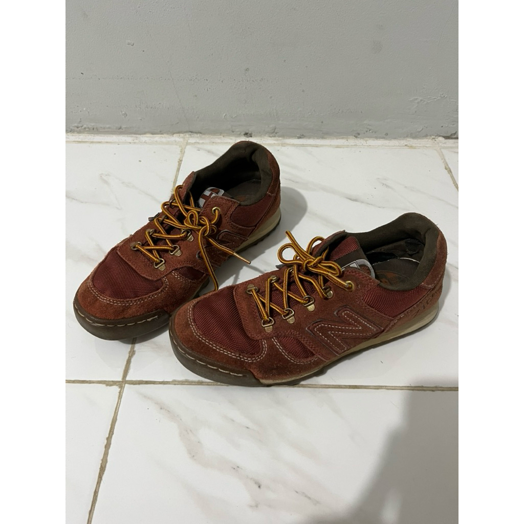 PRELOVED SEPATU GUNUNG NB