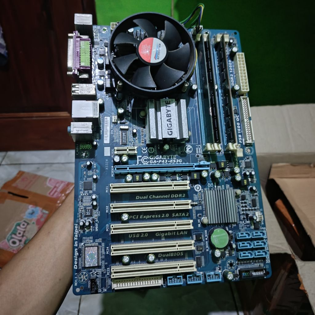 motherboard Gigabyte GA-P43-ES3G LGA 775 lengkap prosesor & ram