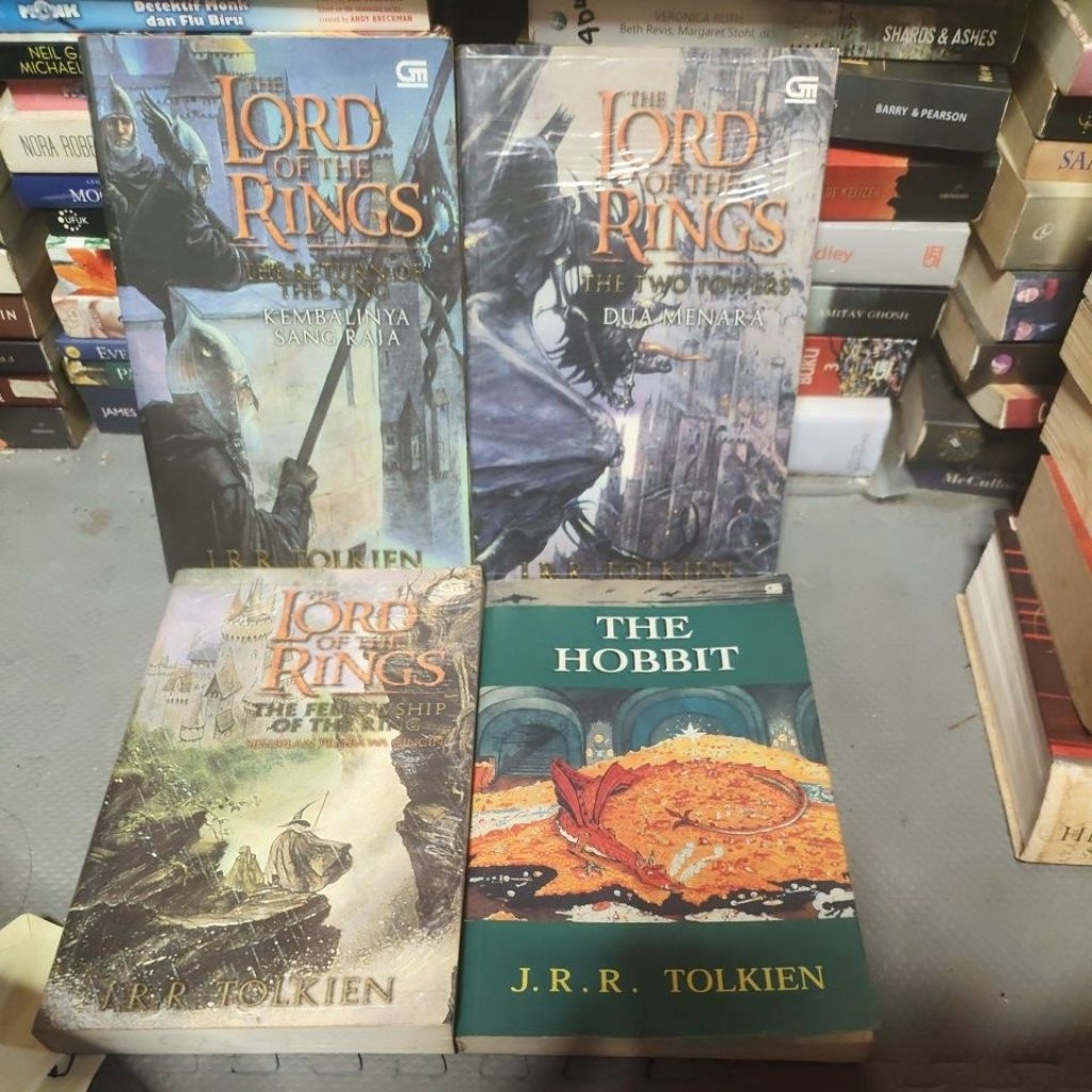 Novel Fantasi The Lord Of the Rings full set tamat + hobbit karya Jrr tolkien