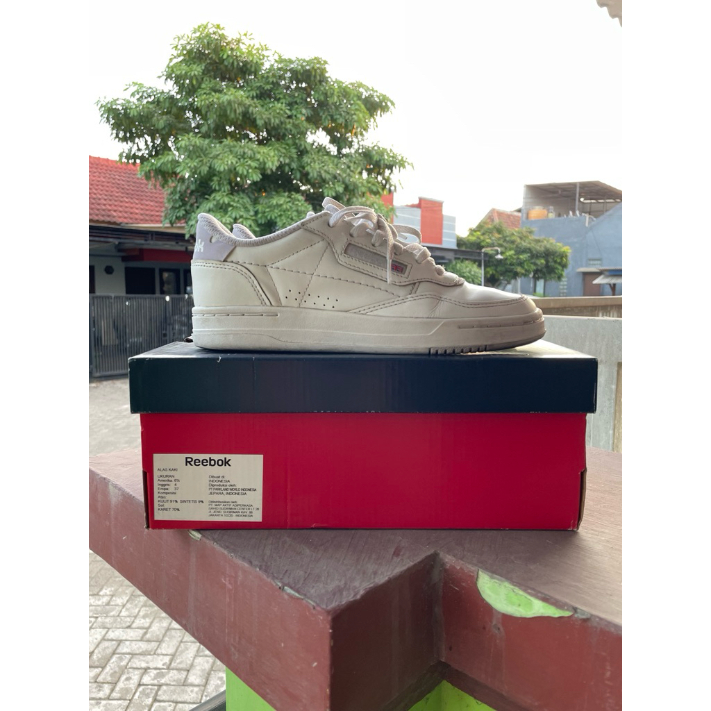 Sepatu Wanita Reebok Putih
