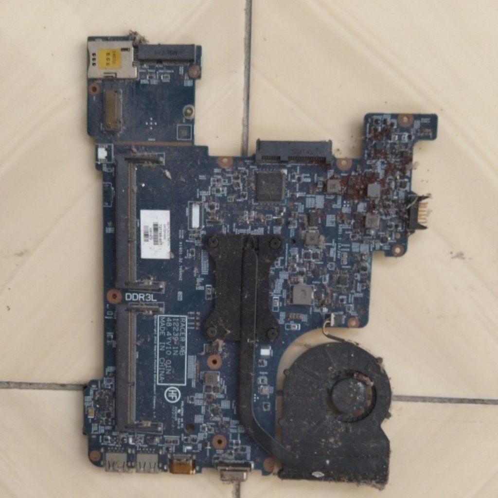 Unit Laptop Pentium 4 lama mati total